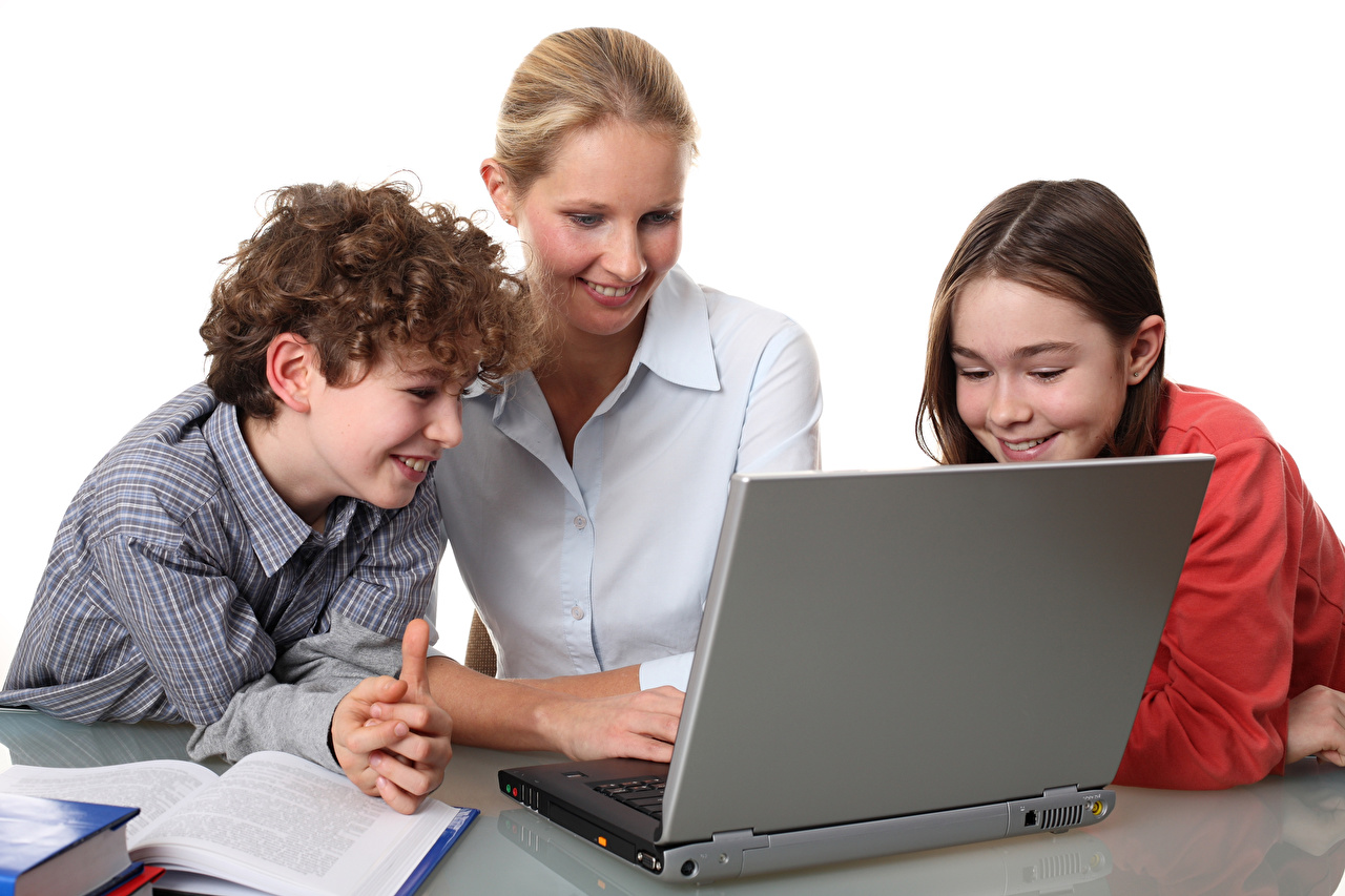 Mother_Boys_Little_girls_Laptops_Smile_563768_1280x853